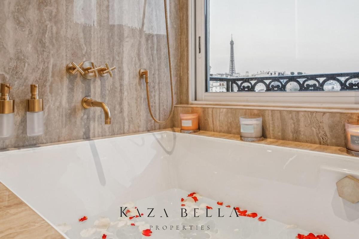 Apartment Kaza Bella - Trocadero, Amazing Eiffel Tower View Paris