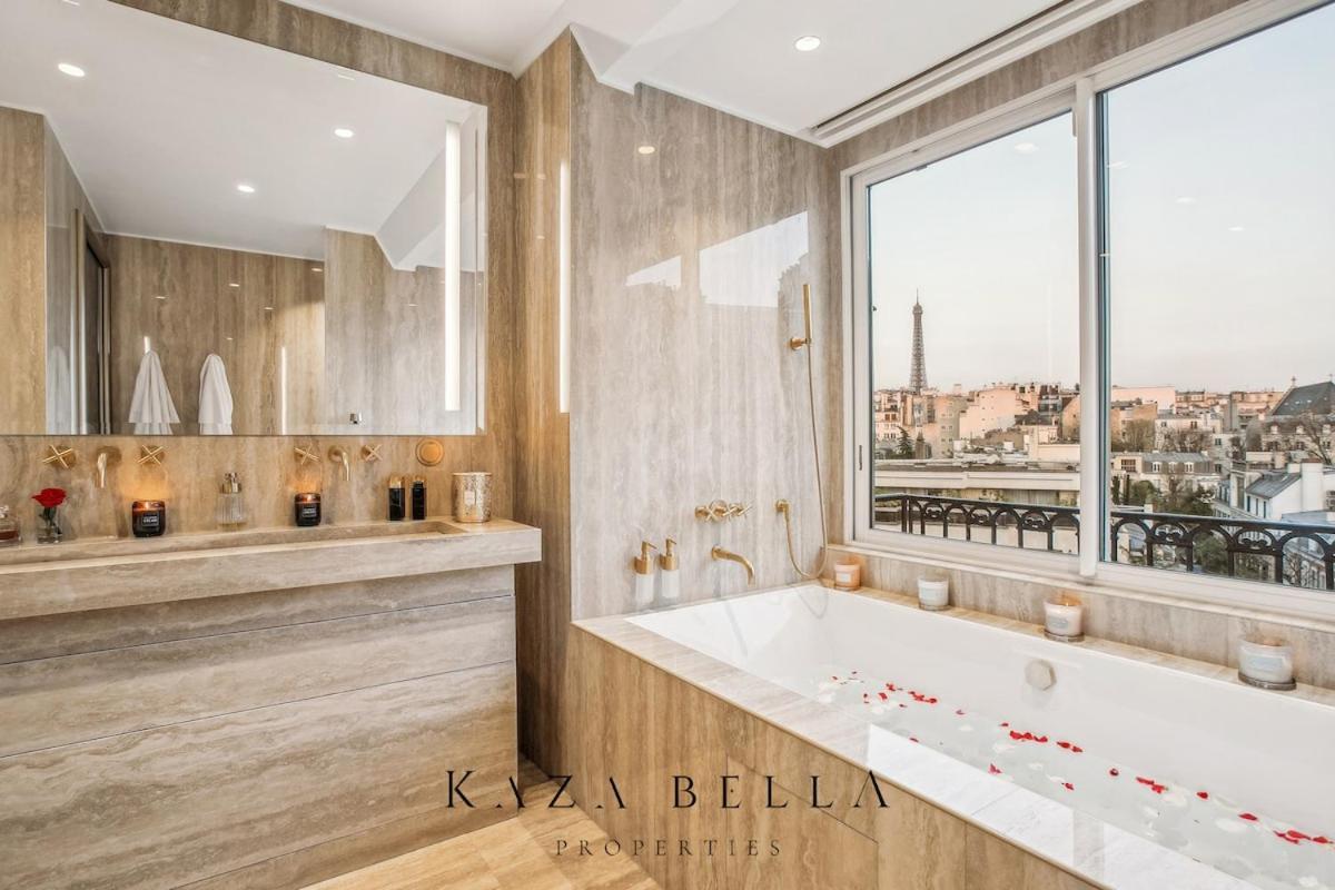 Kaza Bella - Trocadero, Amazing Eiffel Tower View Apartment Paris